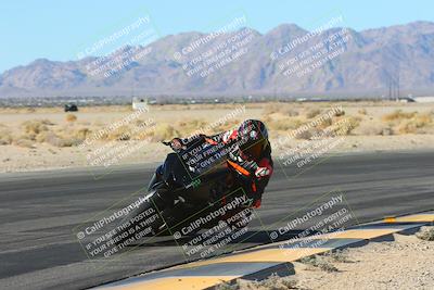 media/Jan-10-2025-CVMA Friday Practice (Fri) [[489e0da257]]/Group 4 and Trackday/Session 2 (Turn 4 Inside)/